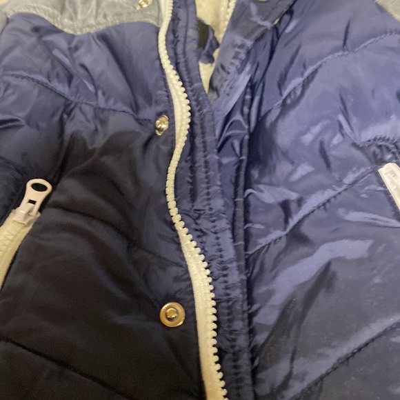 Infant boy puffer jacket size 18 months. (249/3) - Picture 5 of 8